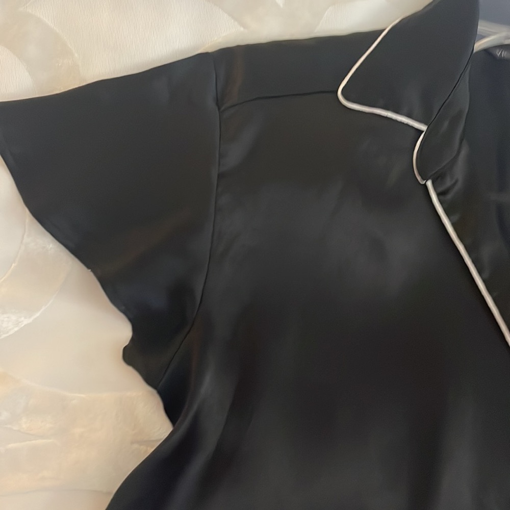 Victoria secret short sleeve black satin Pajama Top   Size XS - Picture 6 of 6